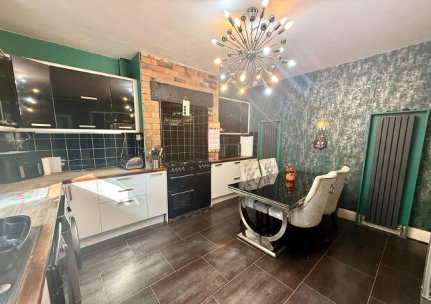 3 bed Semi-Detached for sale Image 11