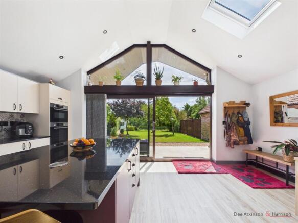 2 bed Detached Bungalow for sale Image 4