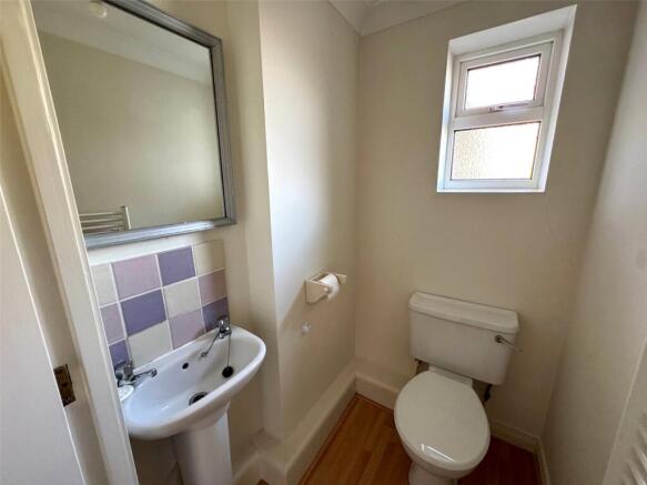 4 bed Detached to rent Image 8