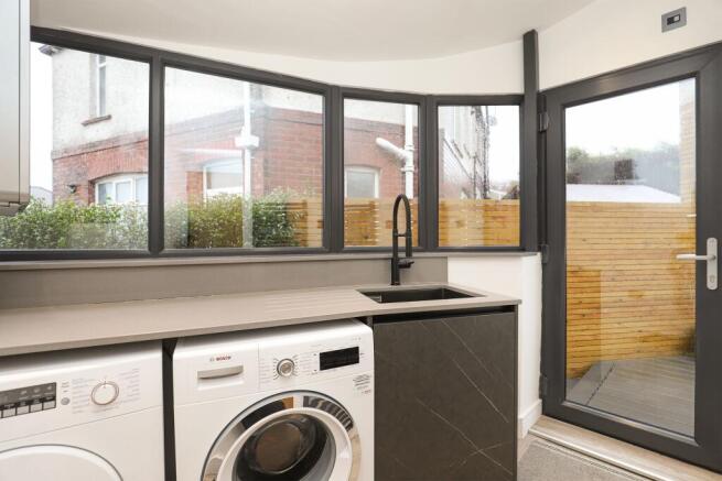4 bed Semi-Detached to rent Image 12