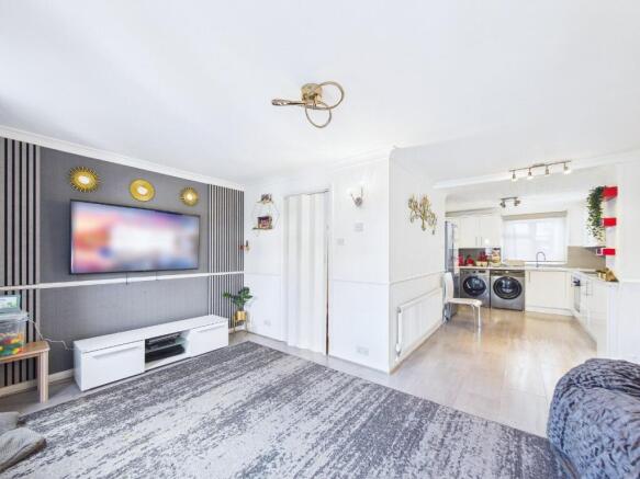 Tamarisk Road, South Ockendon, Essex, RM15 photo 4