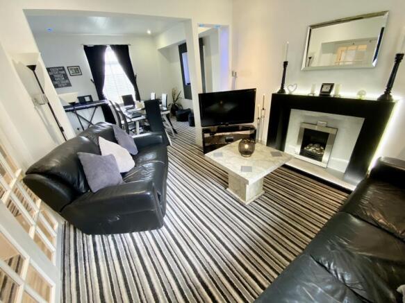 Lounge/Dining Room