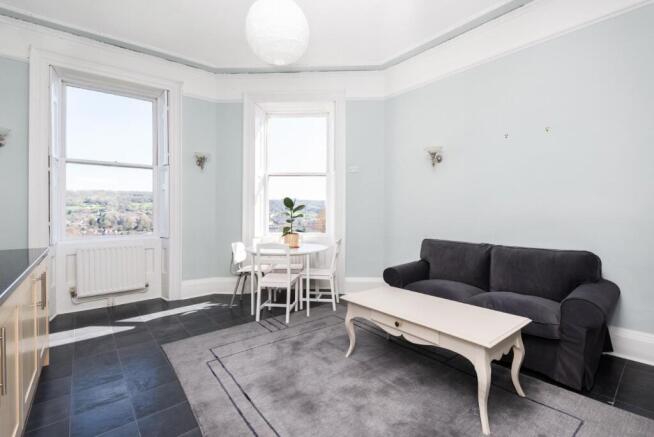 First Floor Flat, 6 Ainslies Belvedere, Bath, BA1 