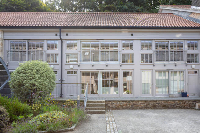 305840 - THE CASTING HOUSE-2.jpg