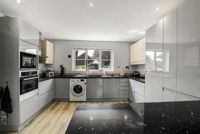 3 bed Detached Bungalow for sale Image 6