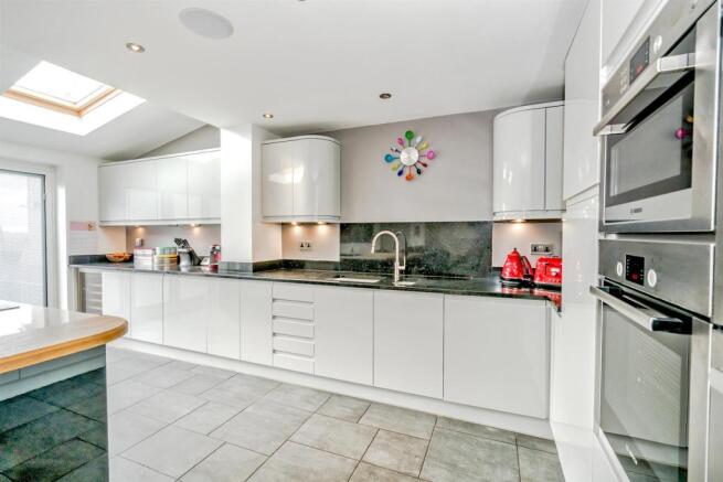 Albany Drive, Cannock, WS122GQ-5.jpg