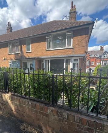 2 bed Flat for sale Image 2