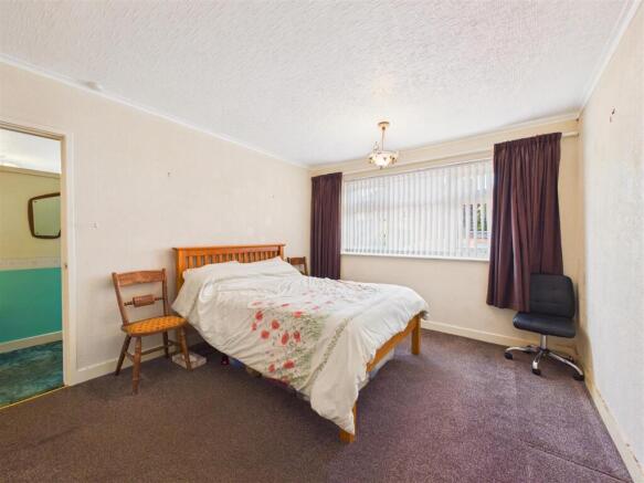 3 bed Semi-Detached Bungalow for sale Image 7