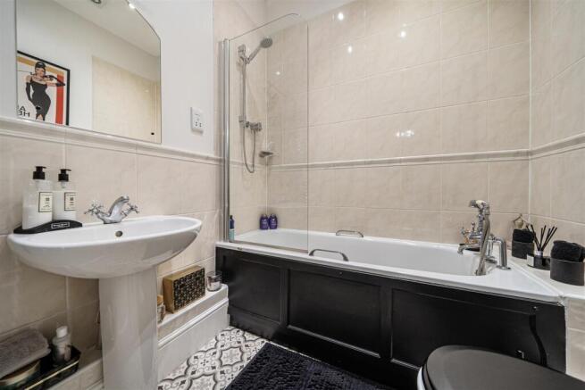 Main Bathroom.jpg