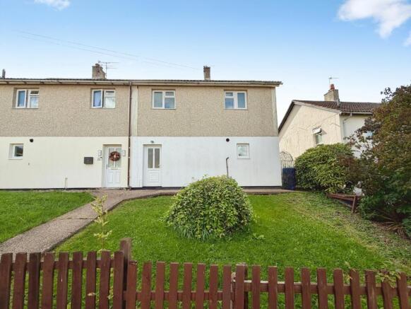 3-bed semi-detached on Cornwall Drive, Chesterfield, S43, £110,000
