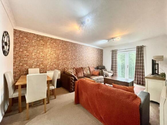 2 bed Apartment for sale Image 8