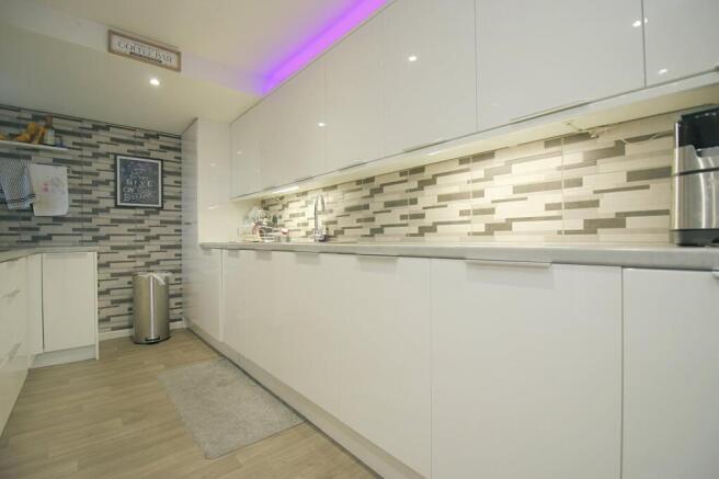 3 bed Semi-Detached for sale Image 6