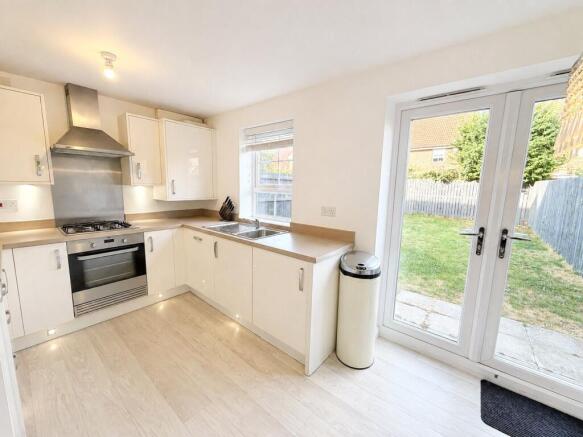 3 bed Semi-Detached for sale Image 6
