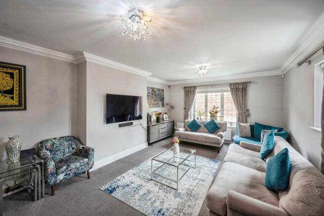 5 bed Detached for sale Image 7