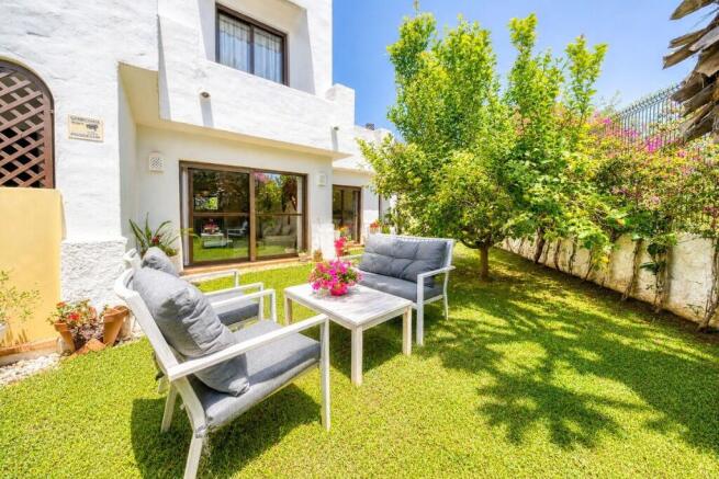 PRIVATE GARDEN
