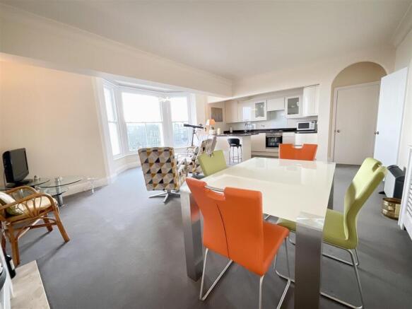 2 bed Flat for sale Image 11