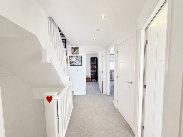 4 bed Town House for sale Image 4