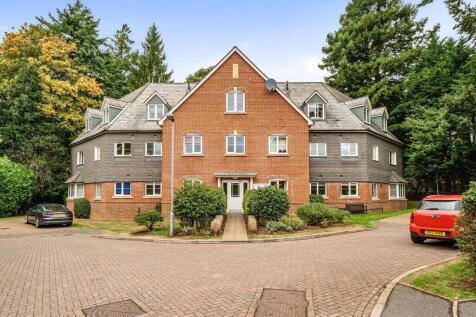 Meadowlands Drive, Haslemere, GU27
