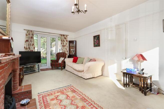 Living Room2.jpg