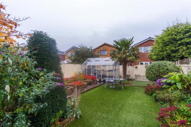 Balshaw Lane, Euxton, Chorley photo 4
