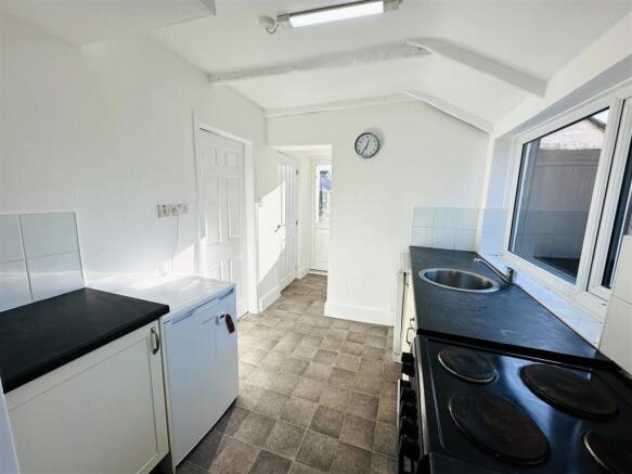 Kitchen 1.jpg