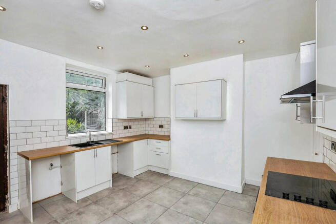 3 bed Semi-Detached to rent Image 5