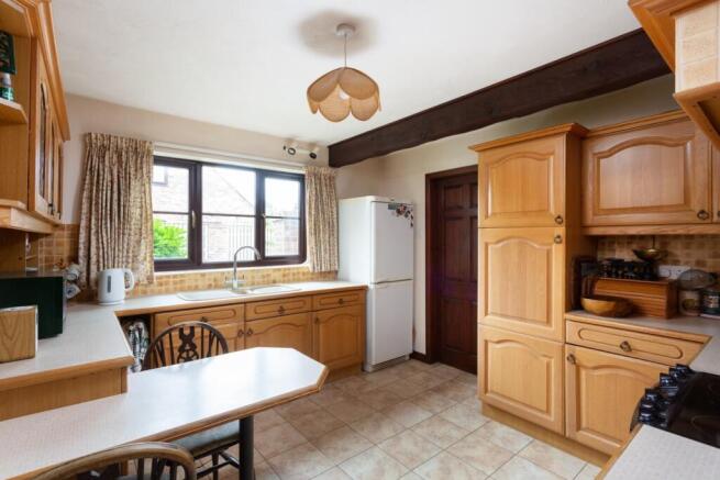 4 bed Detached for sale Image 8