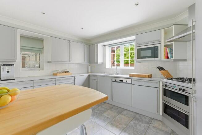 Patterson Court, Wooburn Green, HP10 photo 4