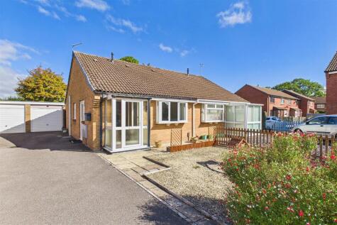 Convenient Clevedon living near riverbank walks