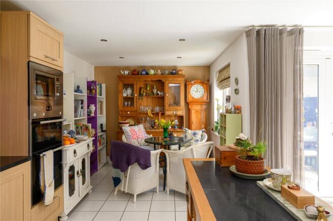 4 bed Semi-Detached for sale Image 8