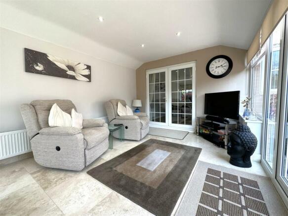 Sitting Area 683