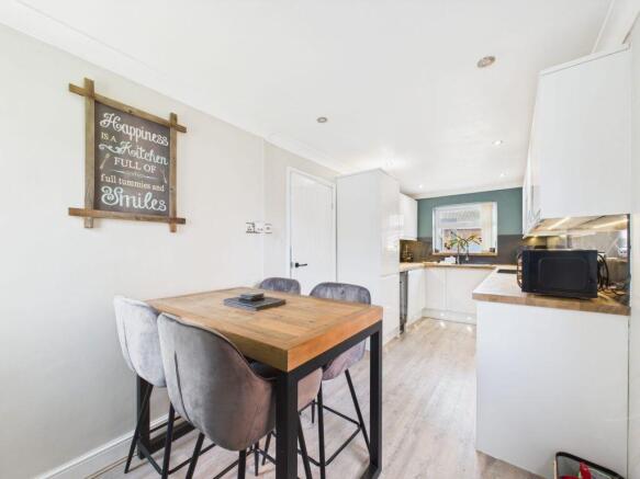 3 bed Semi-Detached for sale Image 9