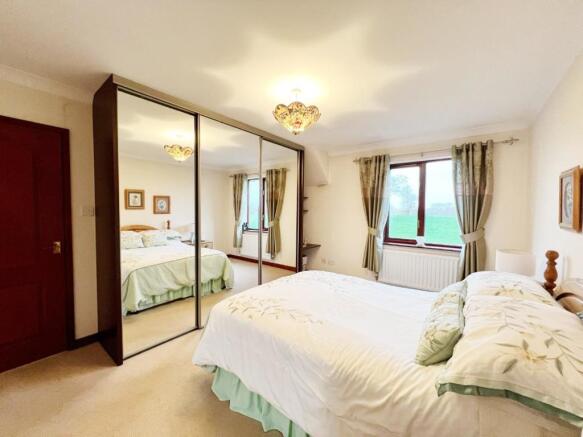 Bedroom 1 pic 2.jpg