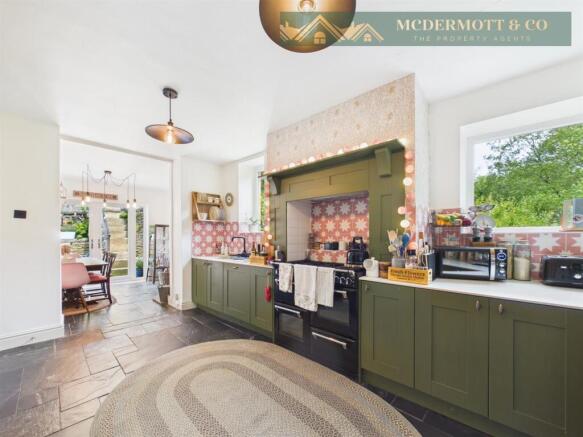 Woodend View, Mossley photo 4