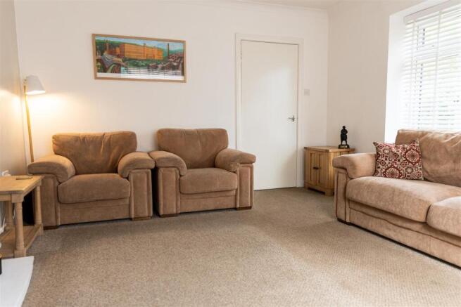 4 bed Detached Bungalow for sale Image 5