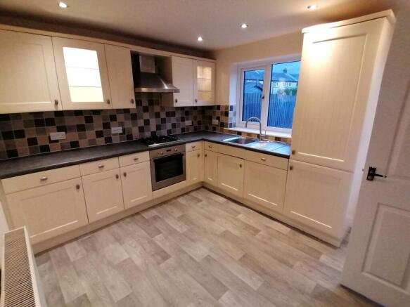 3 bed Semi-Detached for sale Image 4