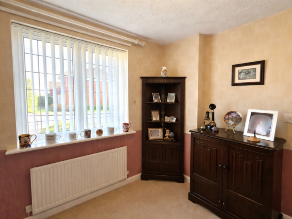 4 bed Detached for sale Image 7