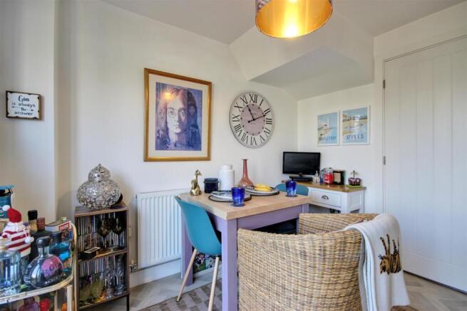 3 bed Terraced for sale Image 6