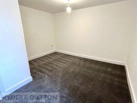 3 bed Apartment to rent Image 9