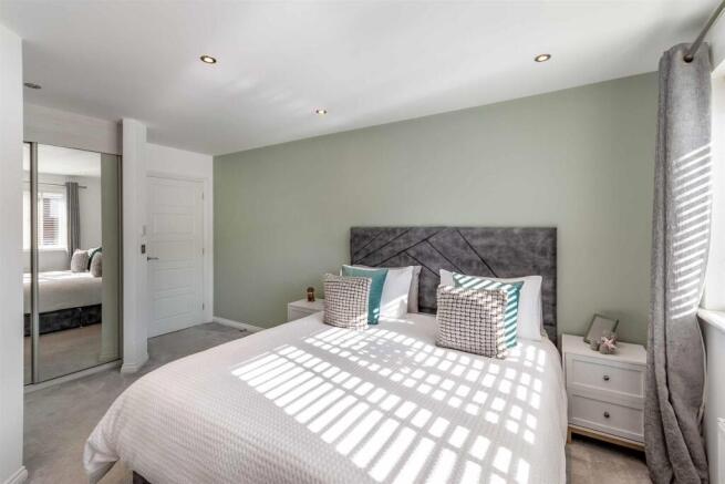 4 bed House for sale Image 11