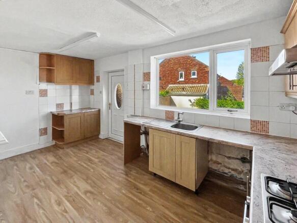 2 bed Semi-Detached to rent Image 2