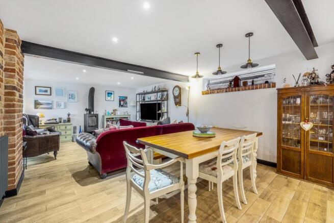 Flat 6 9 Cross O'Cliff Hill-10