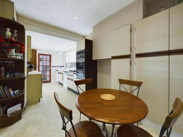 KITCHEN / BREAKFAST ROOM