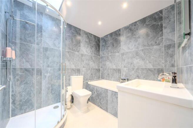 4 bed Bungalow for sale Image 6