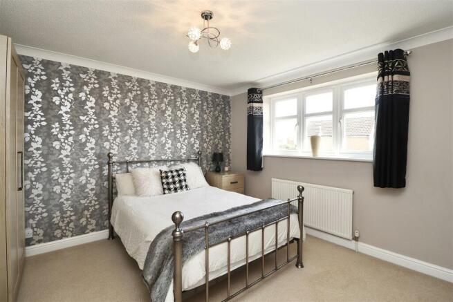 4 bed Detached for sale Image 11