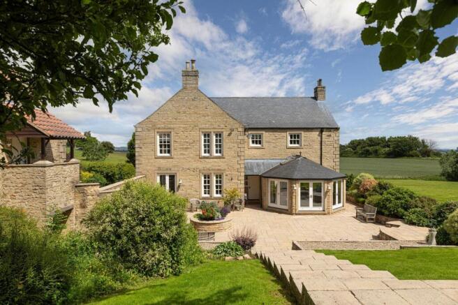 4 bed Detached for sale Image 4