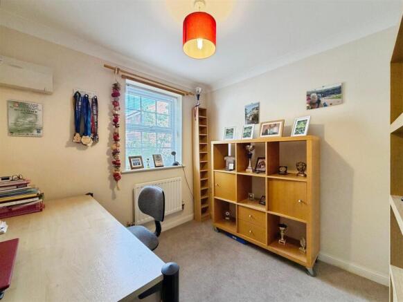 4 bed Town House for sale Image 5