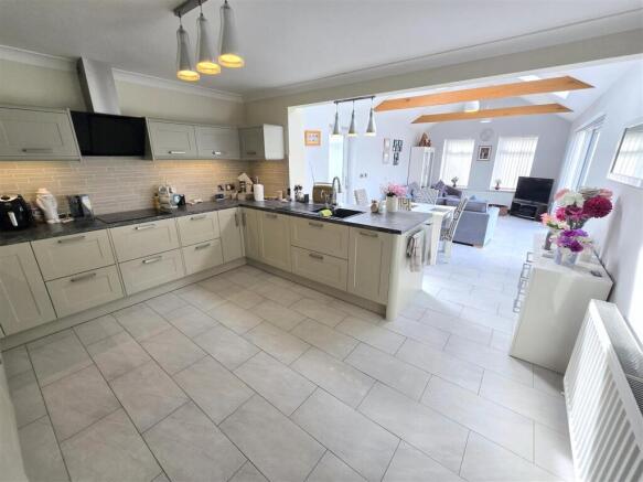 Kitchen / Diner / Dayroom