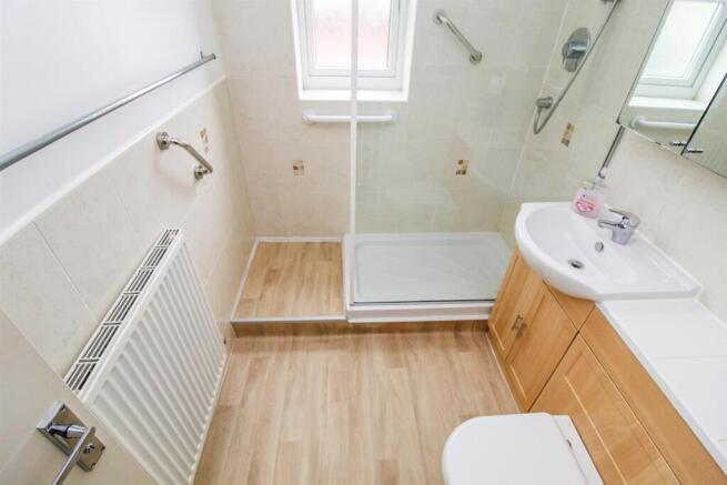 2 bed Flat for sale Image 8