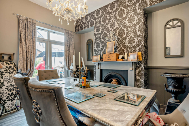 4 bed Semi-Detached for sale Image 4